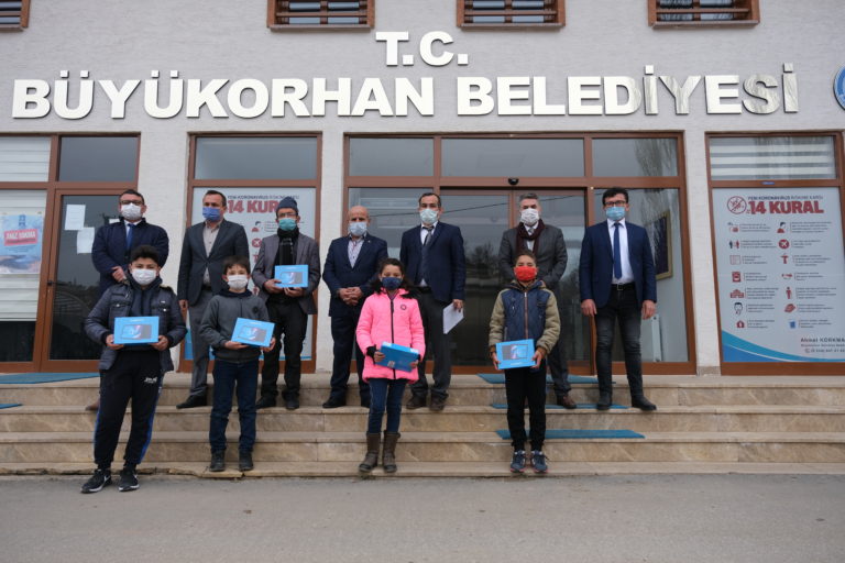 DağDer’den Büyükorhan’daki köy öğrencilerimize 84 tablet desteği -İZLE