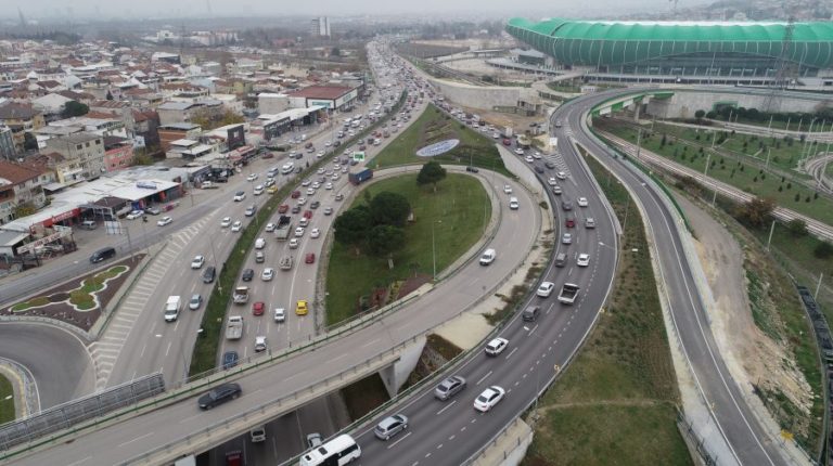 Bursa’da kısıtlama öncesi trafik yoğunluğu