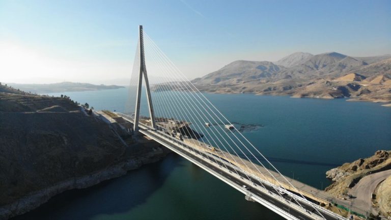 On altı ilin bağlantı noktası Kömürhan Köprüsü açıldı