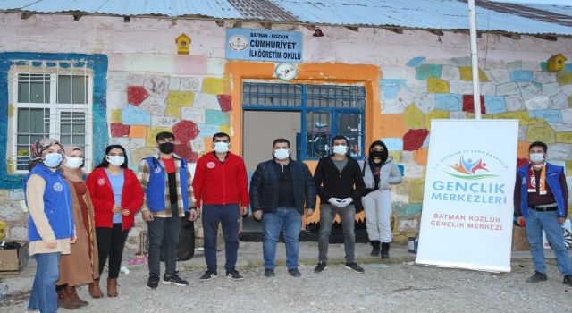 Batman’da gönüllü gençlik köy okullarını onarıyor